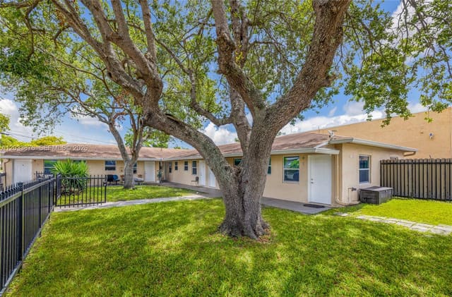 2247 Simms Street, Hollywood, FL 33020