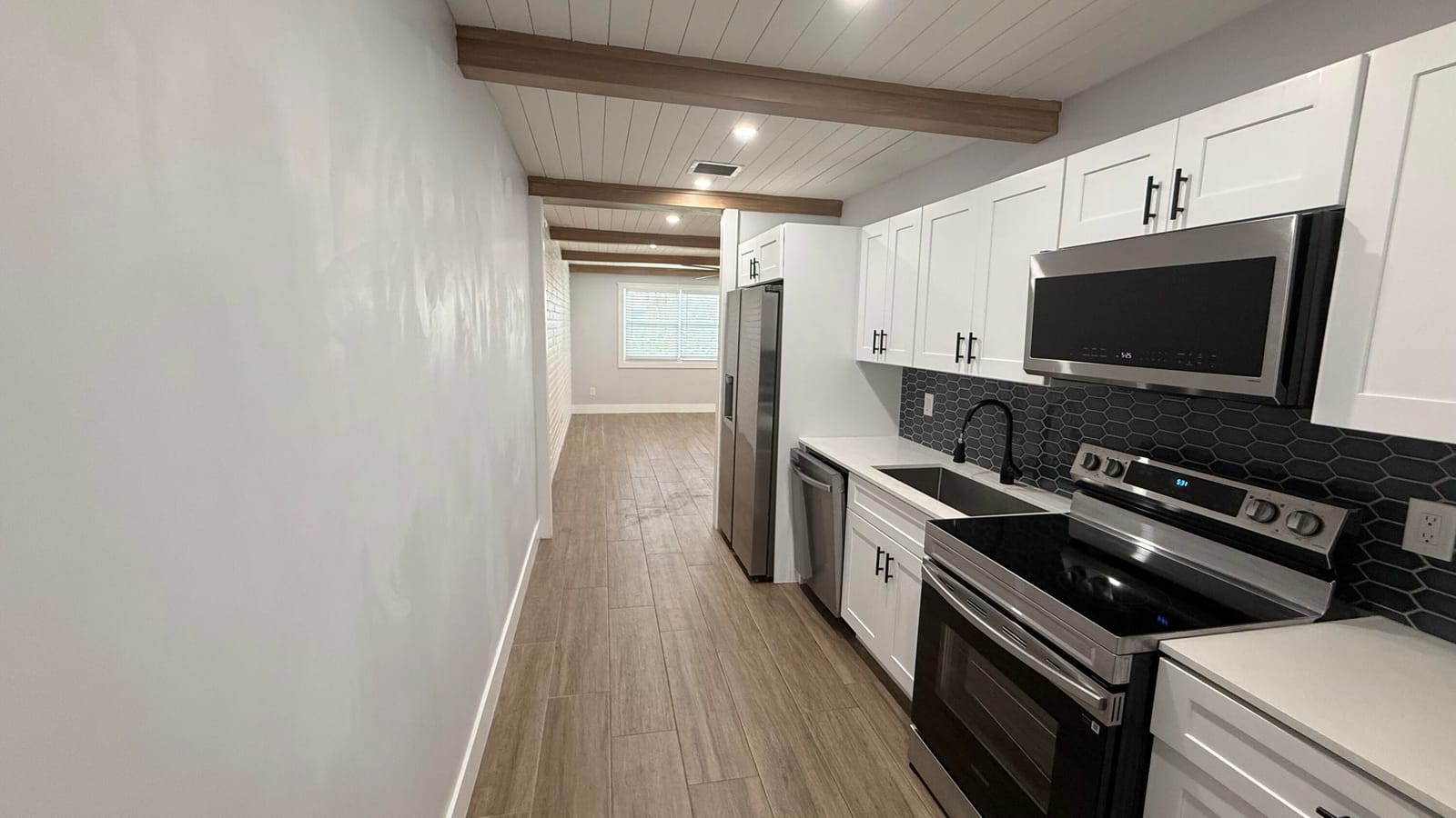 118 SW 7th Street — photo 8