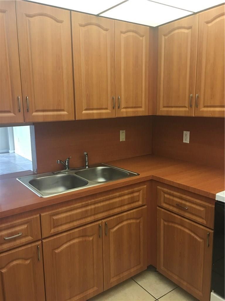 15600 NW 7th Avenue 421, Miami, FL 33169 photo 3