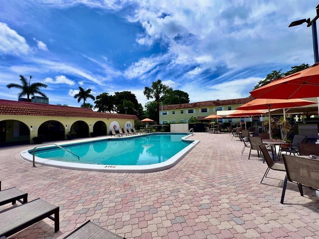 5660 SW 3rd Place 105, Margate, FL 33068 photo 13