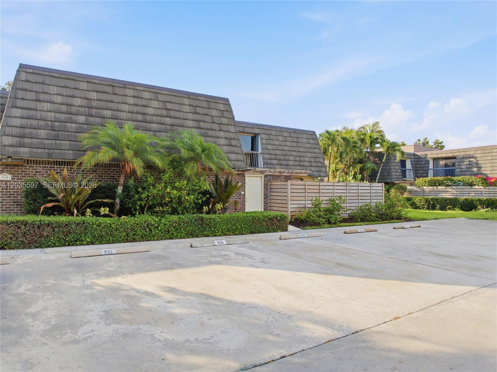 909 9th Terrace, Palm Beach Gardens, FL 33418 photo 2