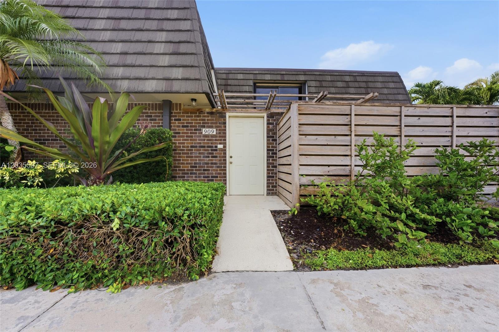 909 9th Terrace, Palm Beach Gardens, FL 33418, Palm Beach Gardens