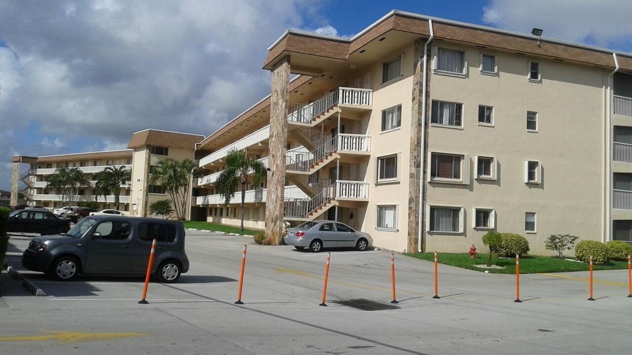 300 Village Green Circle S 302 — photo 11
