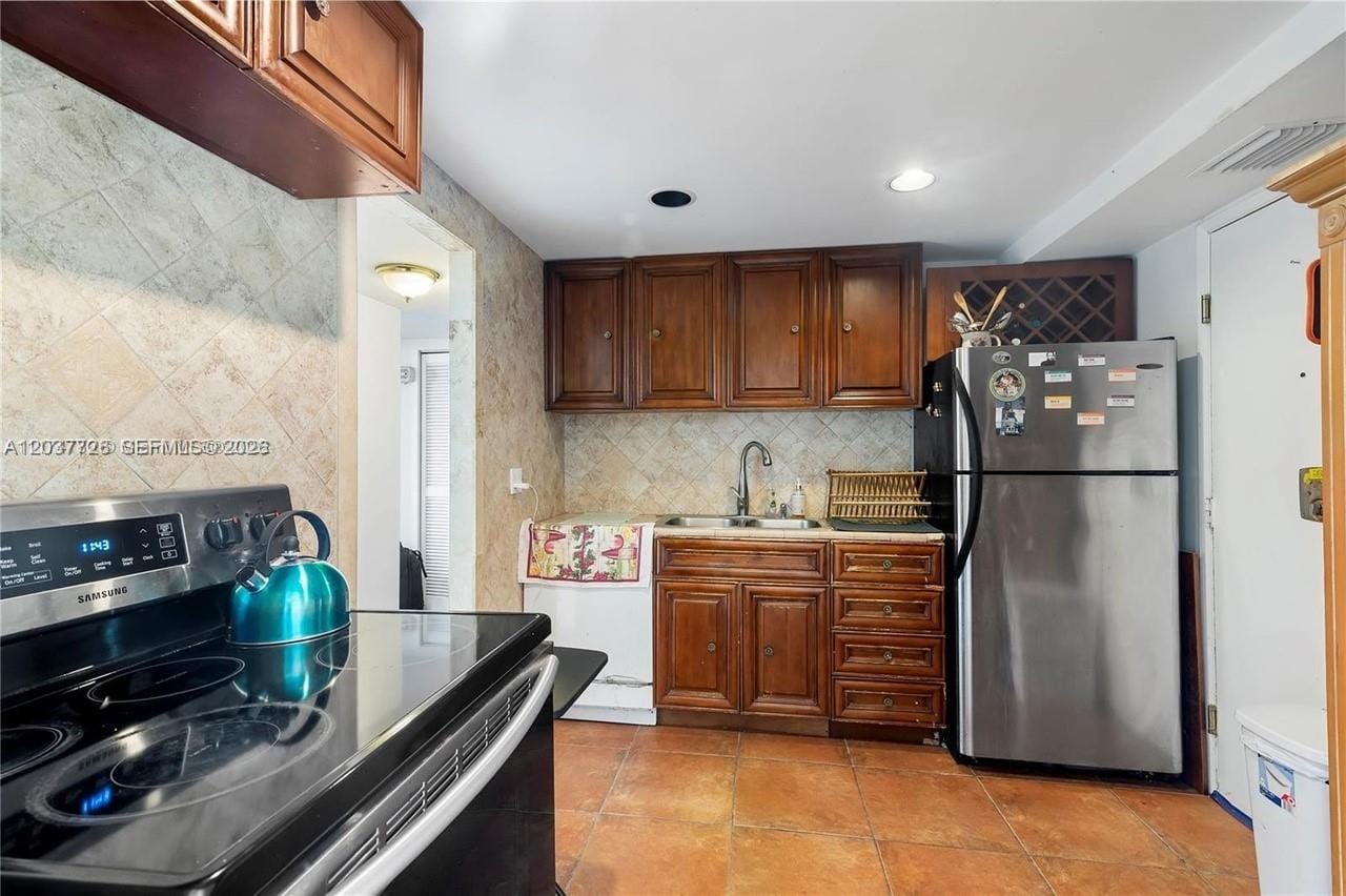 2841 NE 163rd Street 803, North Miami Beach, FL 33160 photo 16