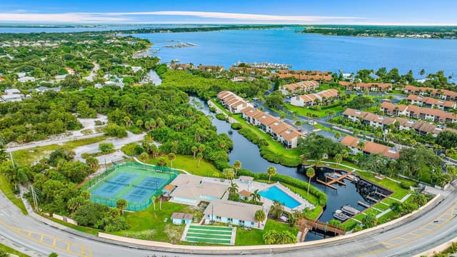 1561 NE 12th Terrace C14, Jensen Beach, FL 34957
