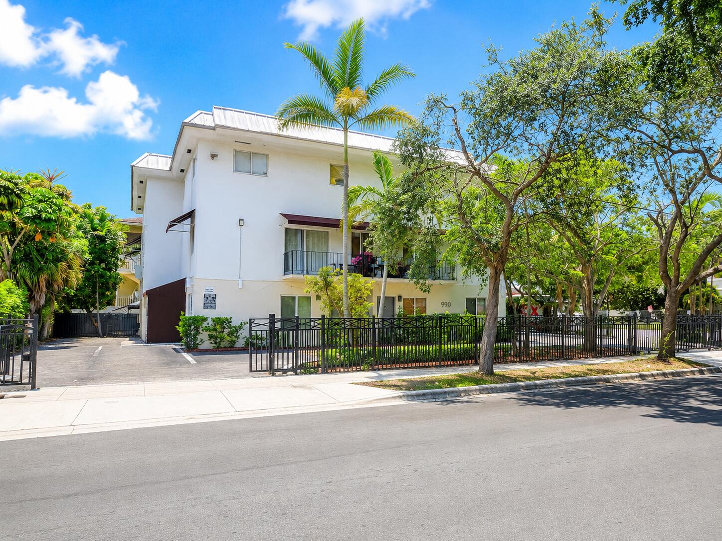 990 NW 1st Street 1, Miami, FL 33128, Miami