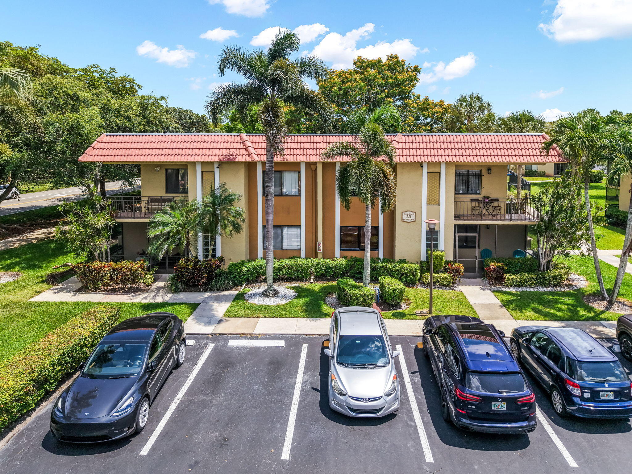 303 Lakeview Drive 102, Weston, FL 33326, Weston