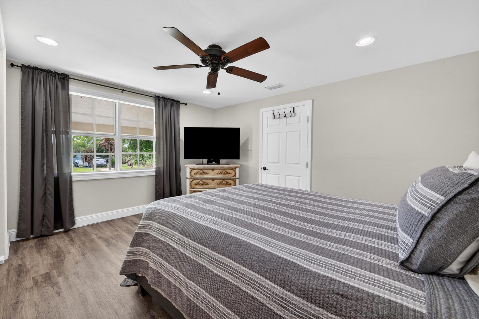 410 SE 4th Avenue, South Bay, FL 33493 photo 9