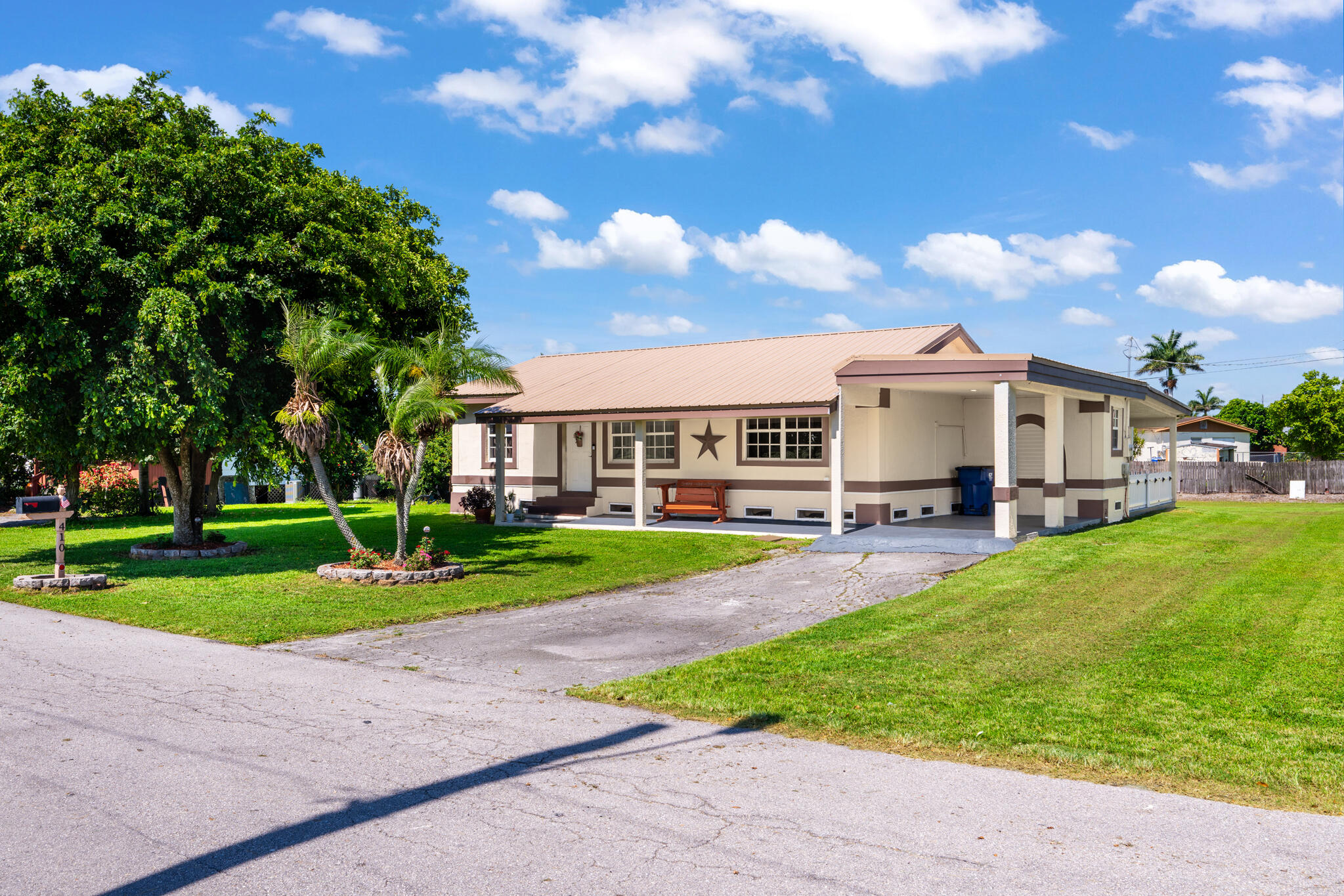 410 SE 4th Avenue, South Bay, FL 33493, South Bay