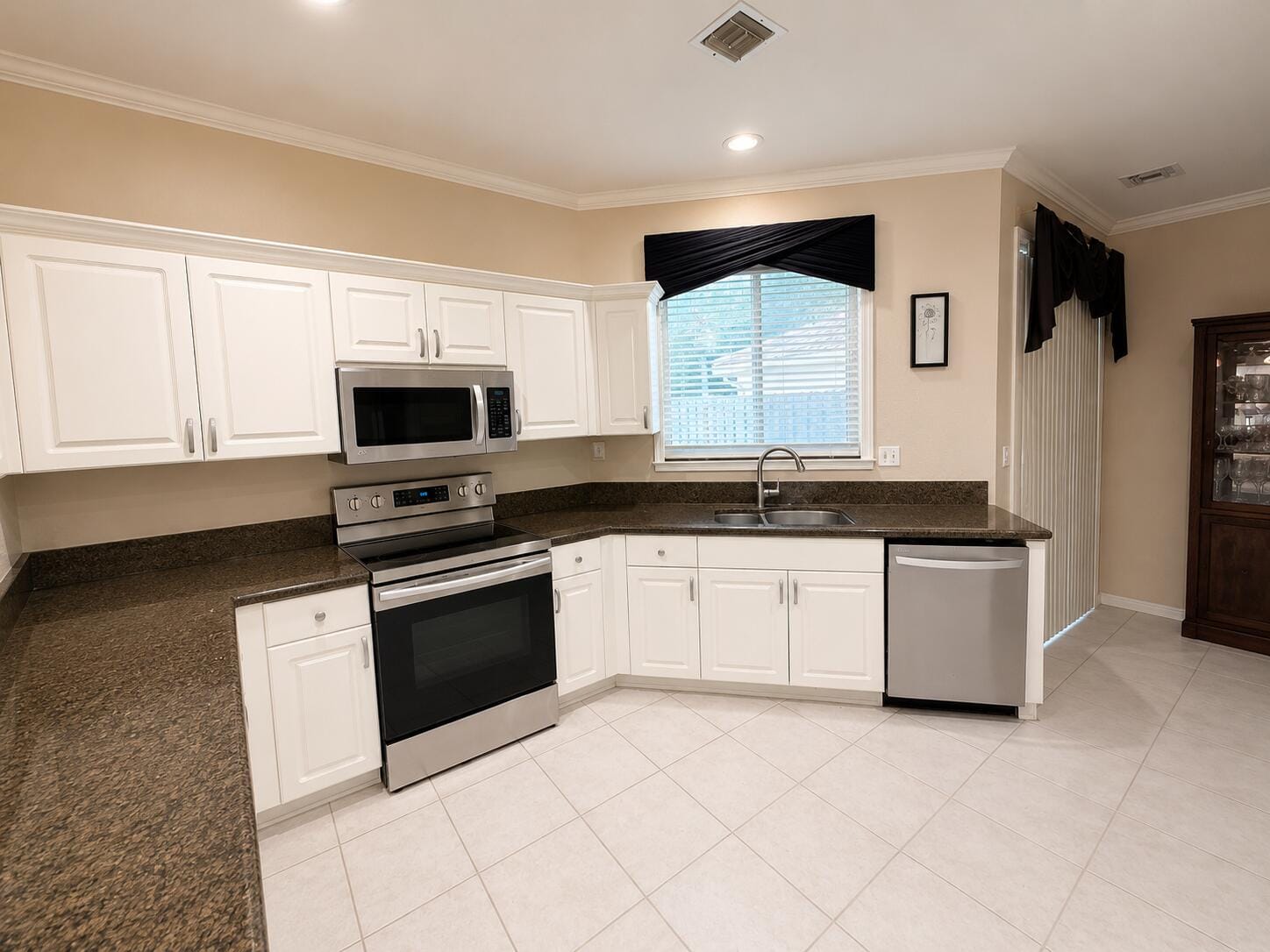 10706 Hidden Bend Way — photo 4
