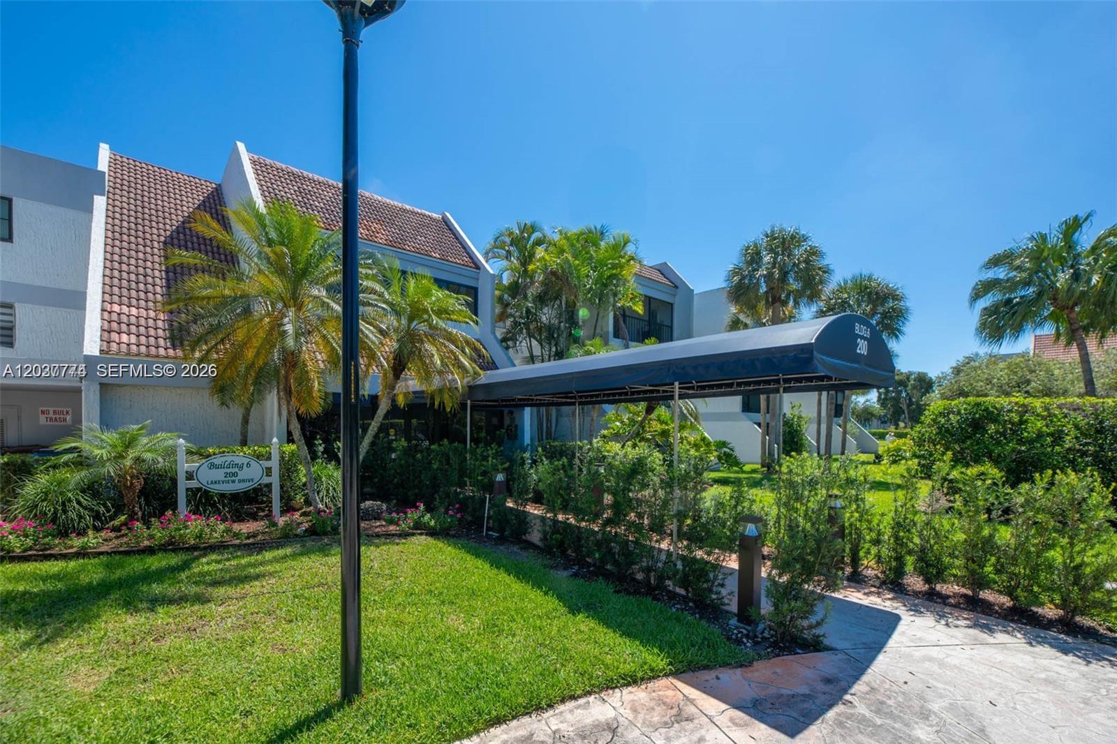 200 Lakeview Drive 101, Weston, FL 33326, Weston