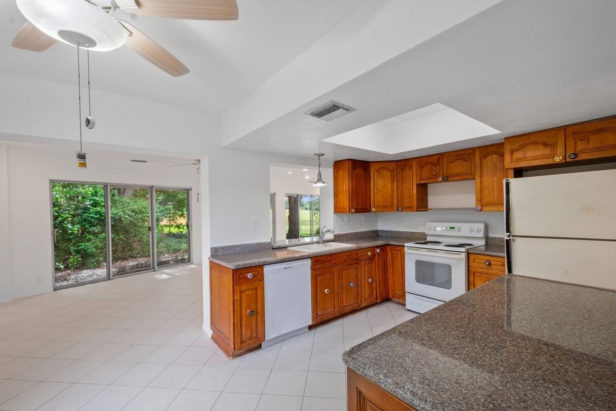4704 Queen Palm Lane, Tamarac, FL 33319 photo 11