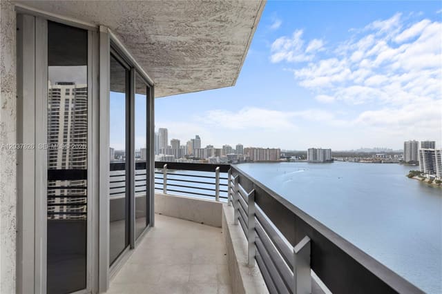 19195 NE 36th Court 2301, Aventura, FL 33180