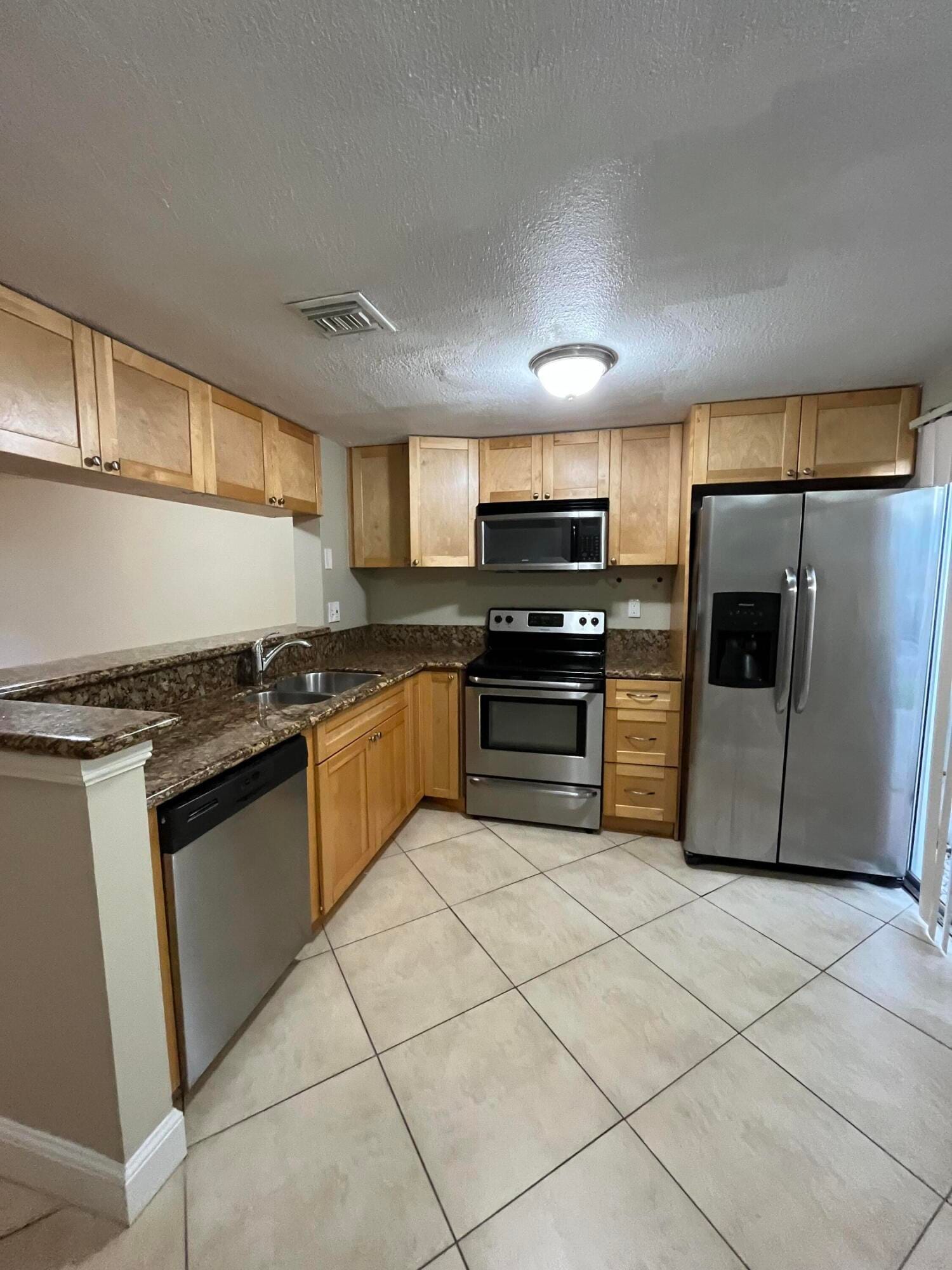 2589 NE 15th Street — photo 11