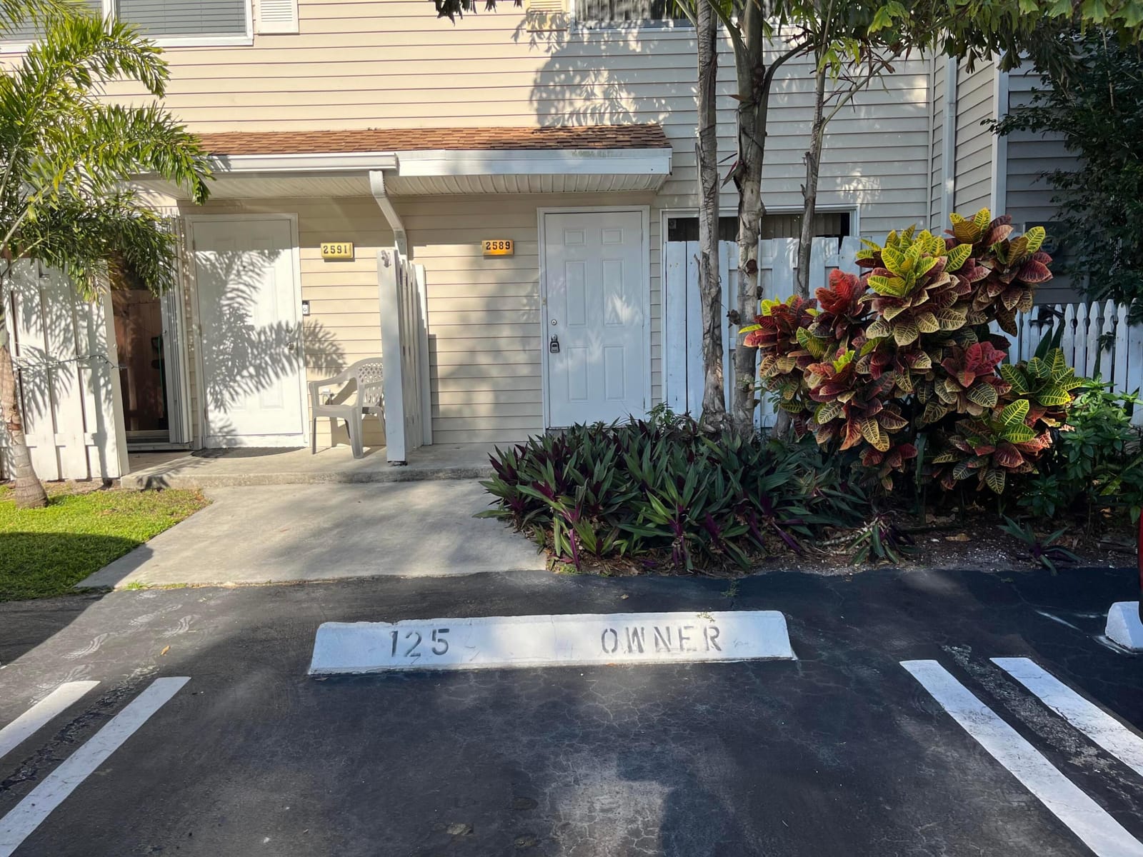 2589 NE 15th Street — photo 3