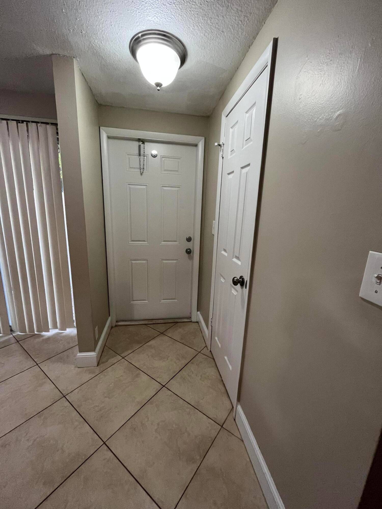 2589 NE 15th Street — photo 7