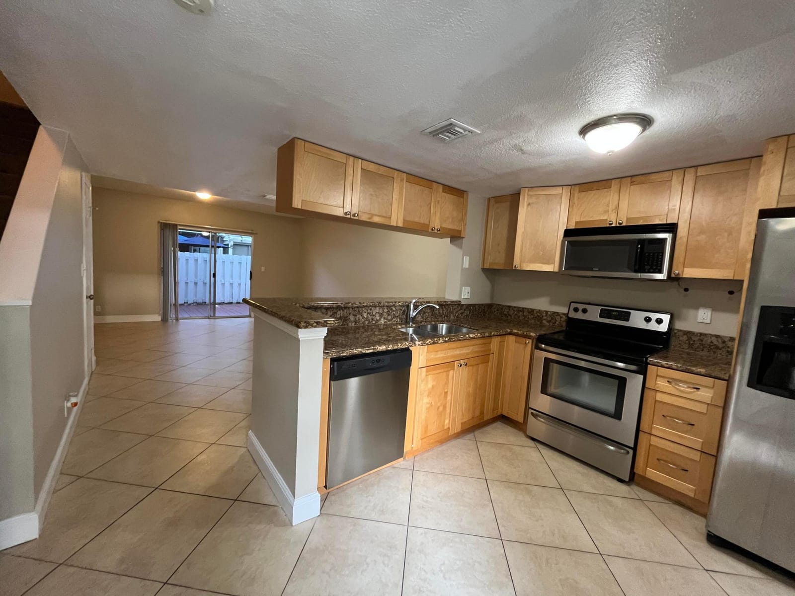 2589 NE 15th Street — photo 8