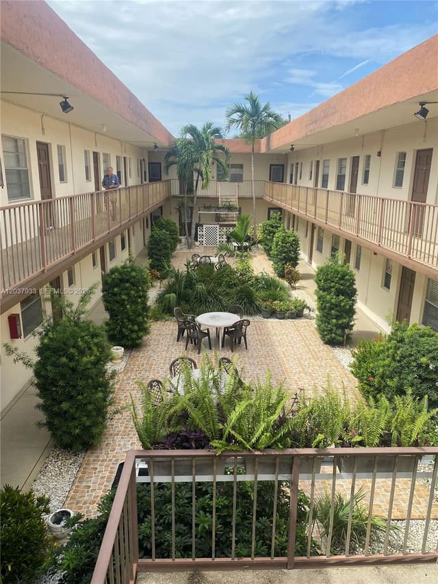 415 NE 2nd Street 222, Hallandale Beach, FL 33009