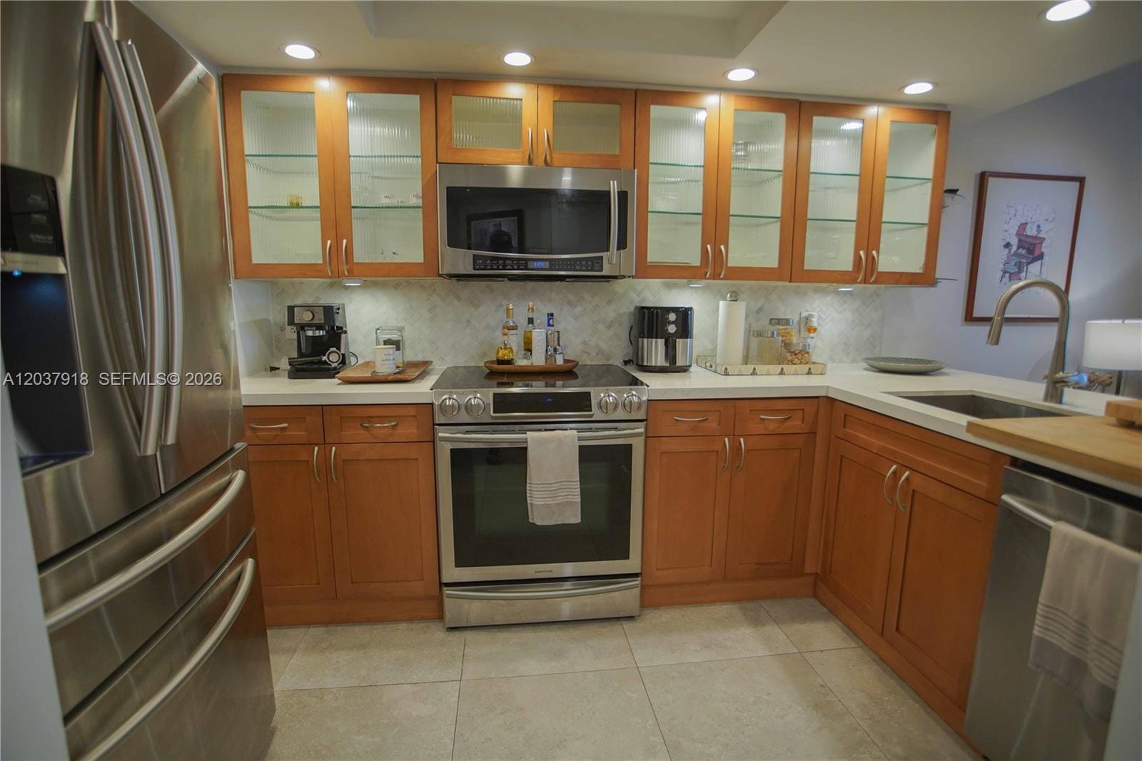 5880 Collins Avenue 302 — photo 7