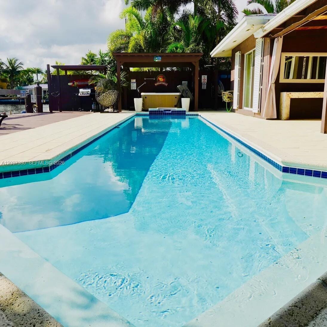 2100 NE 24th Street, Wilton Manors, FL 33305 photo 9
