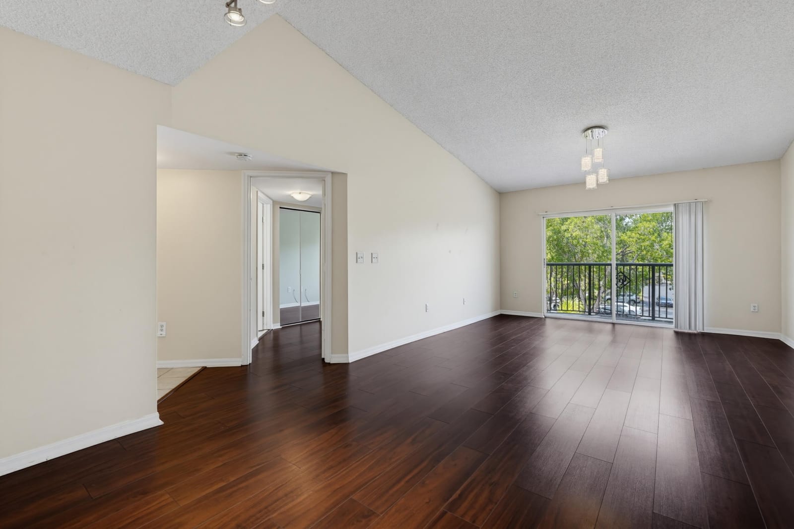 400 N Crestwood Ct Court N 417 — photo 3