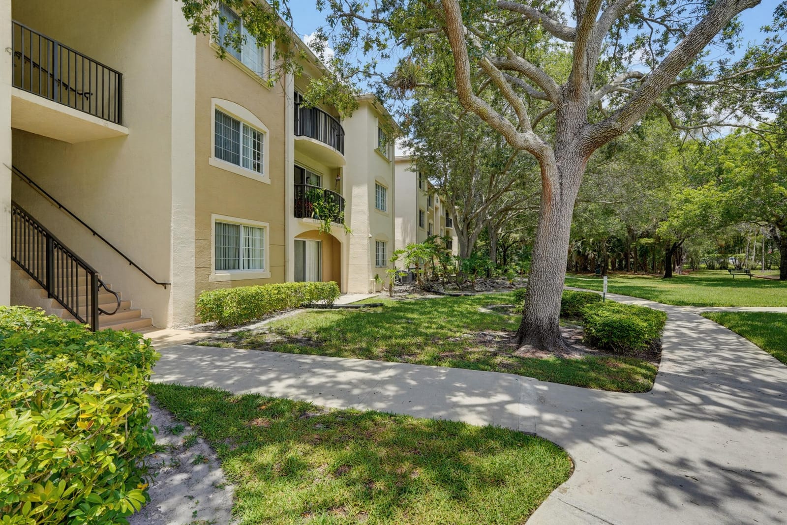 400 N Crestwood Ct Court N 417, Royal Palm Beach, FL 33411 photo 23