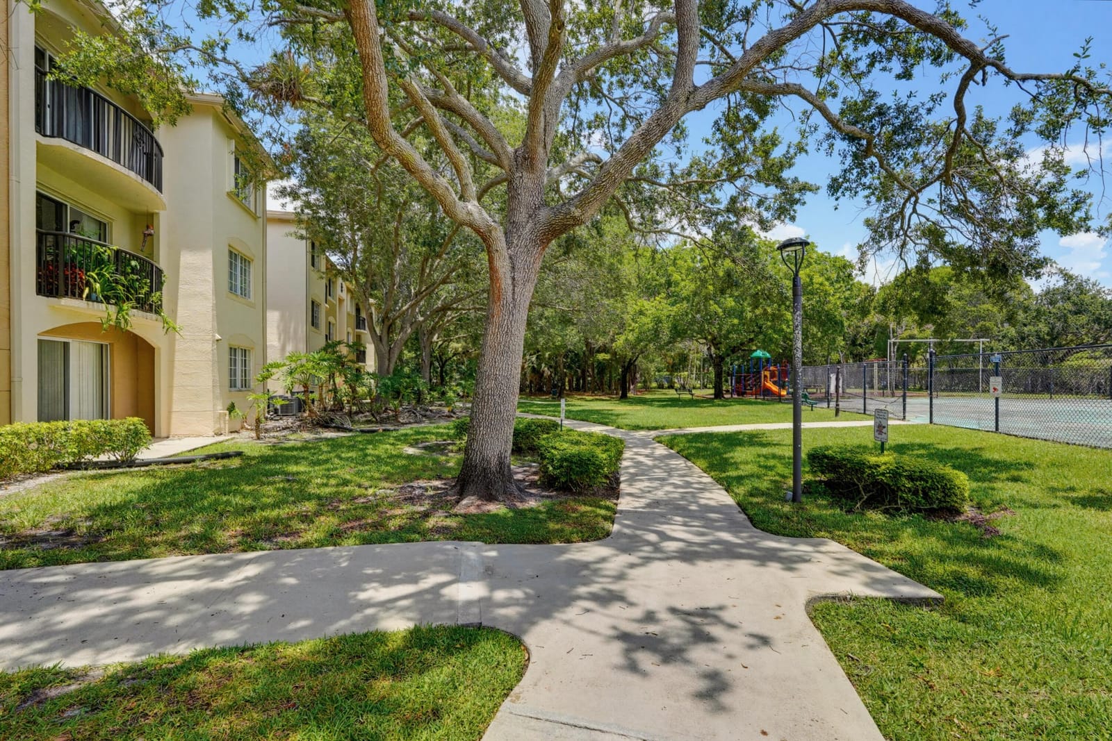 400 N Crestwood Ct Court N 417, Royal Palm Beach, FL 33411 photo 24