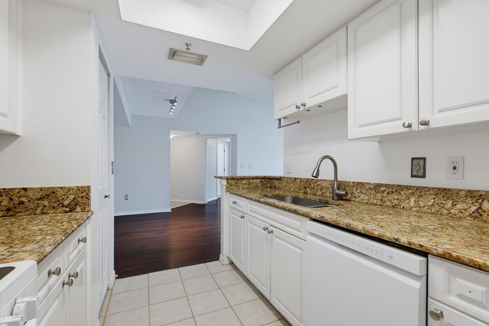 400 N Crestwood Ct Court N 417 — photo 9