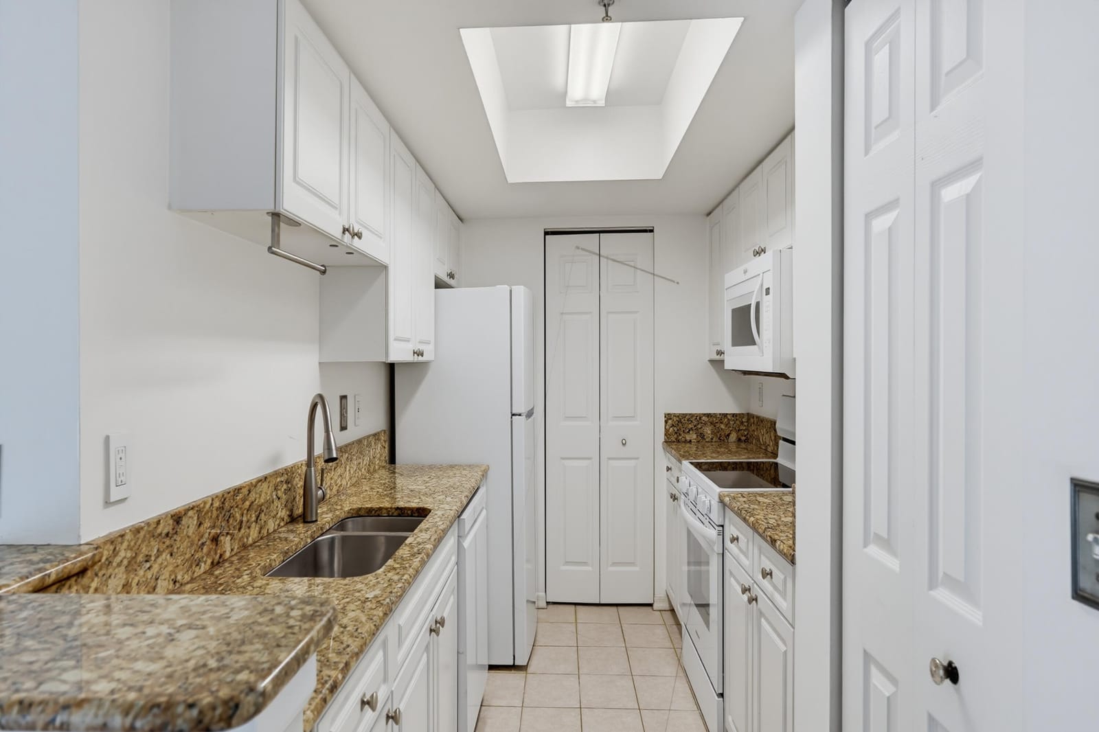 400 N Crestwood Ct Court N 417 — photo 10