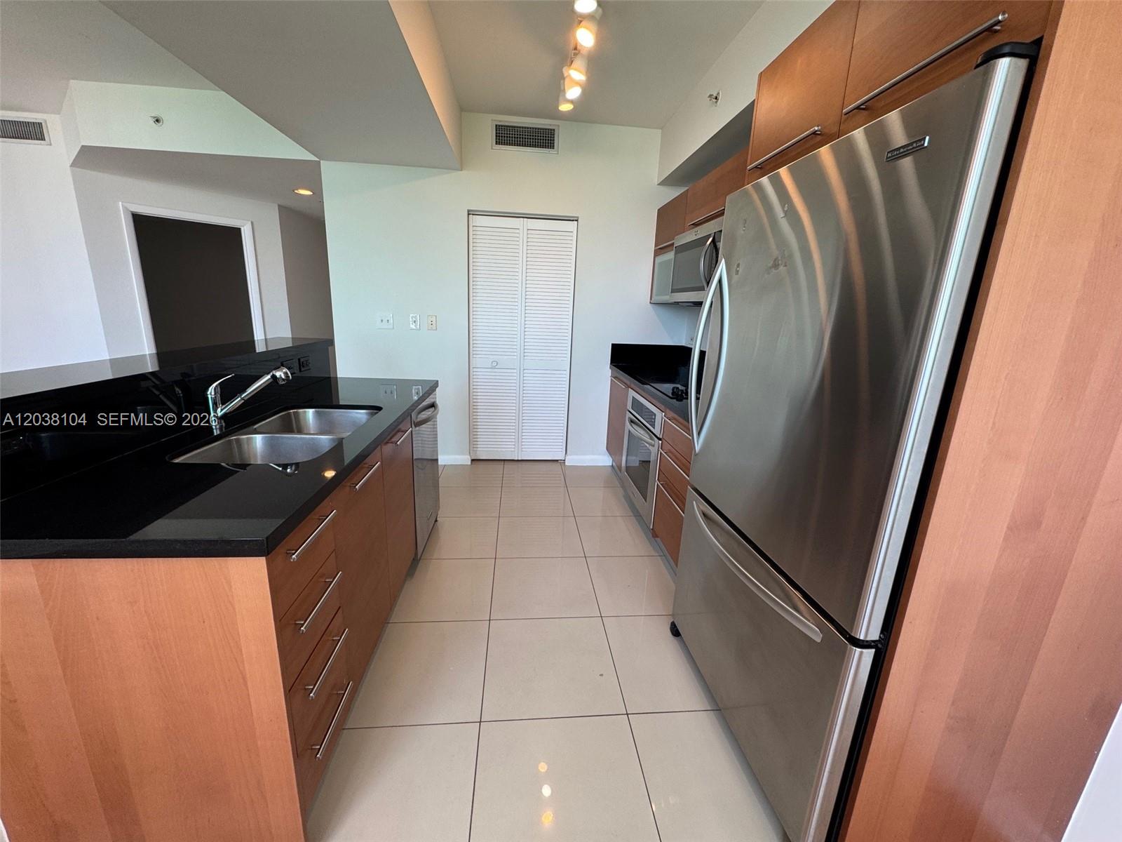 244 Biscayne Boulevard 702, Miami, FL 33132, Miami