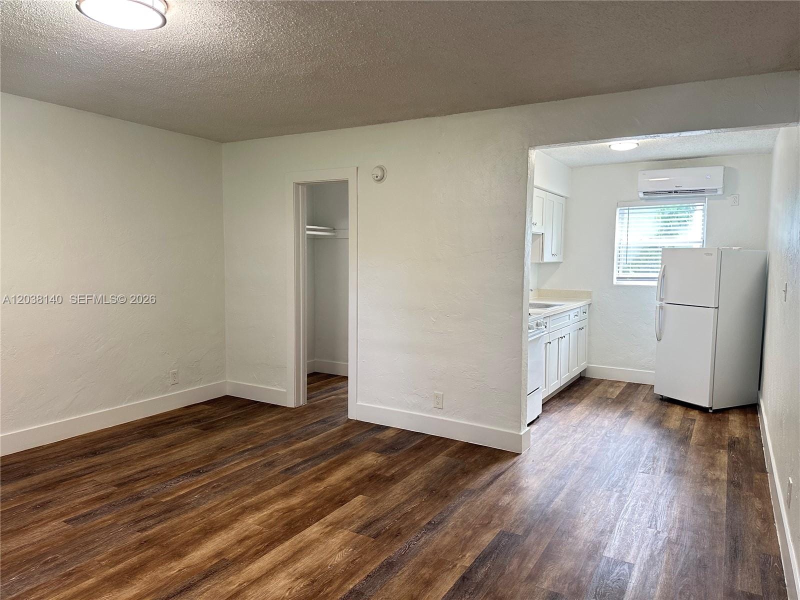 1821 Thomas Street 2 — photo 2