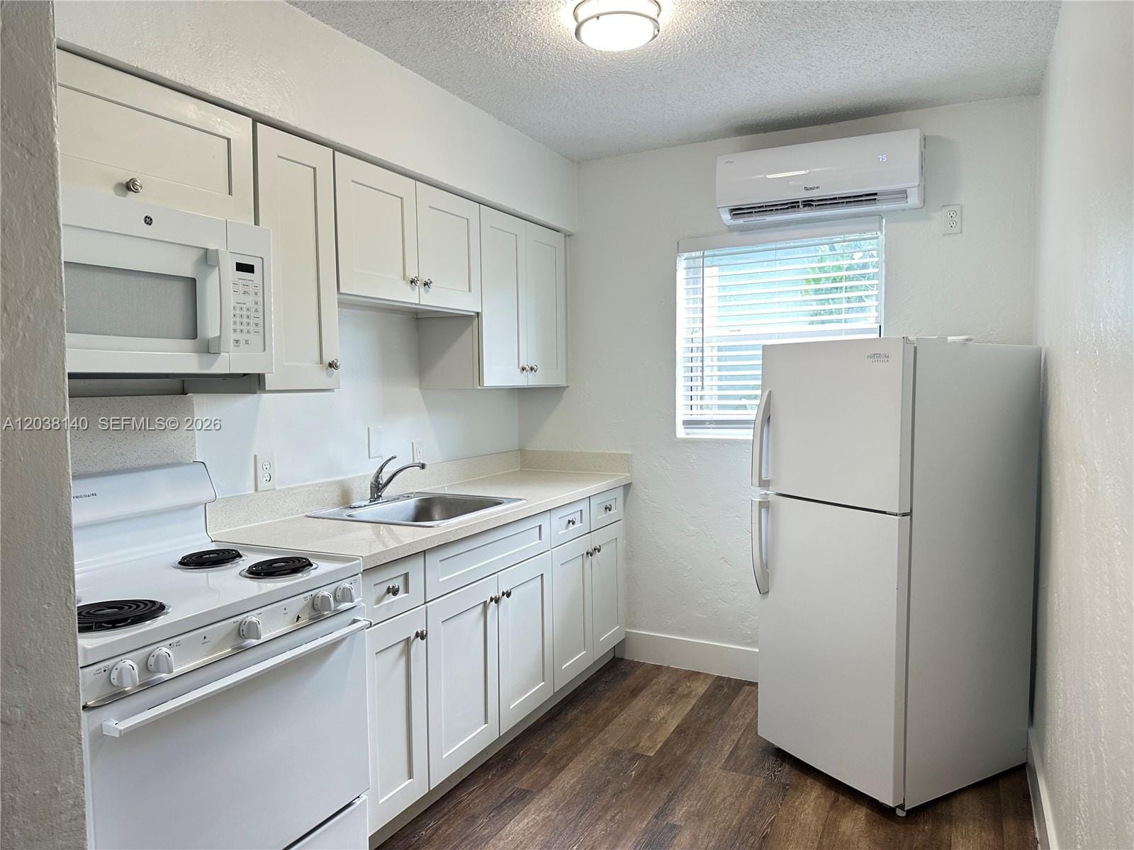 1821 Thomas Street 2 — photo 3