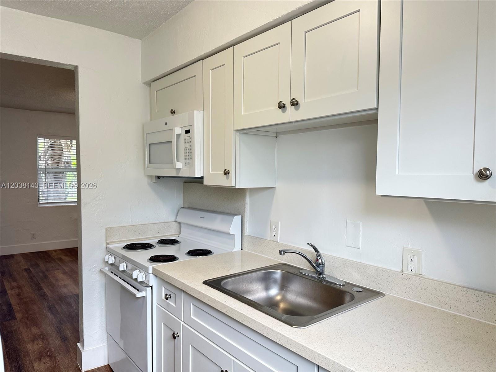 1821 Thomas Street 2 — photo 4