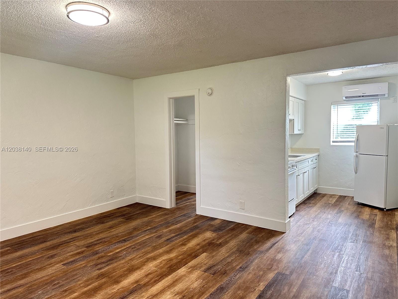 1821 Thomas Street 2 — photo 6