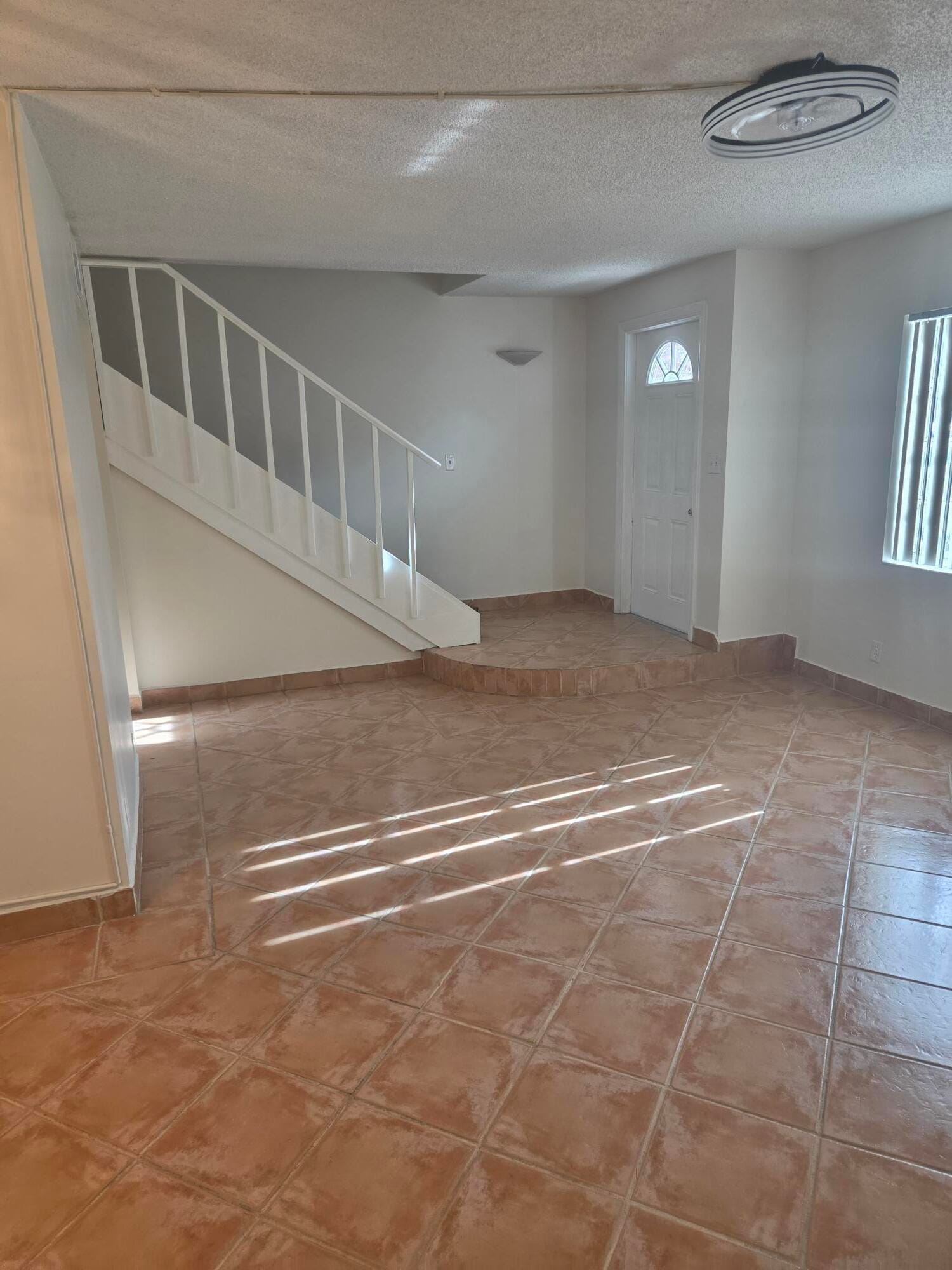 3062 Riverside Drive 4f — photo 2