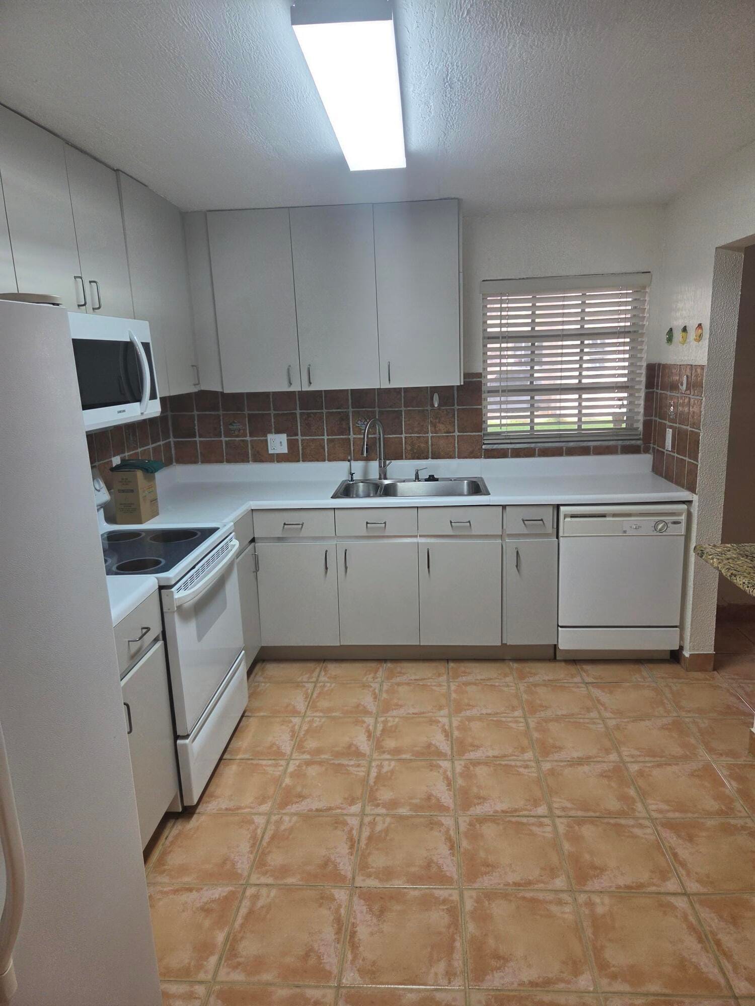 3062 Riverside Drive 4f — photo 4