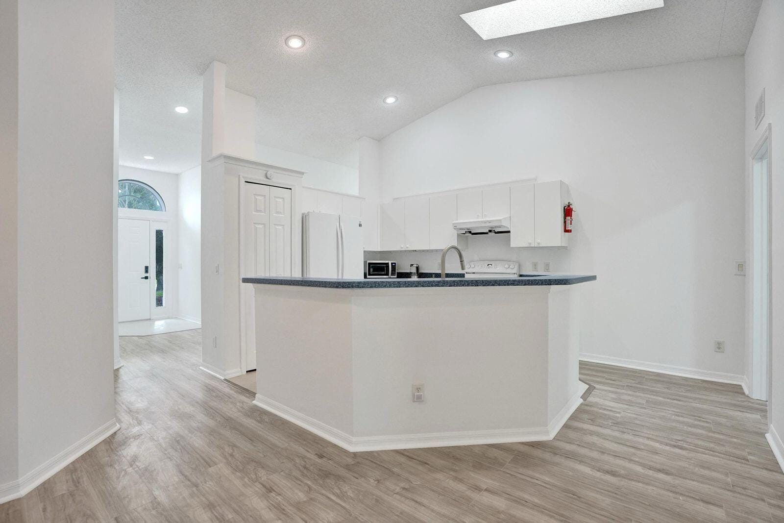 1212 SE Petunia Avenue — photo 3