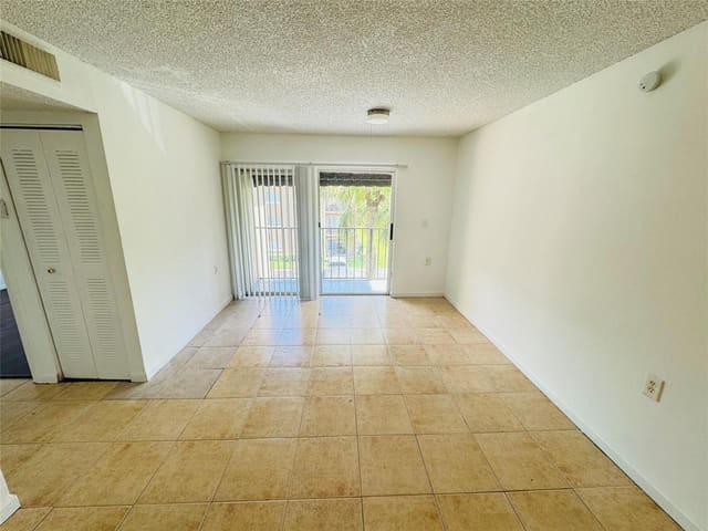 1068 N Benoist Farms Road 302, West Palm Beach, FL 33411