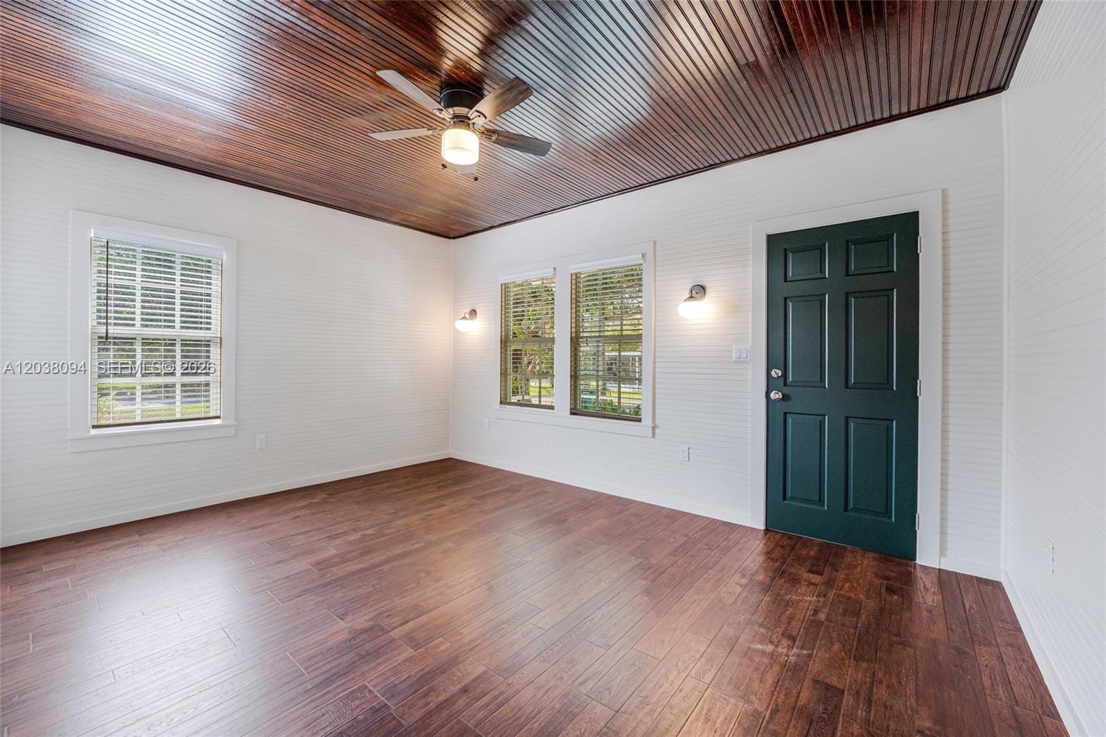 3826 Oak Avenue 3826 — photo 5
