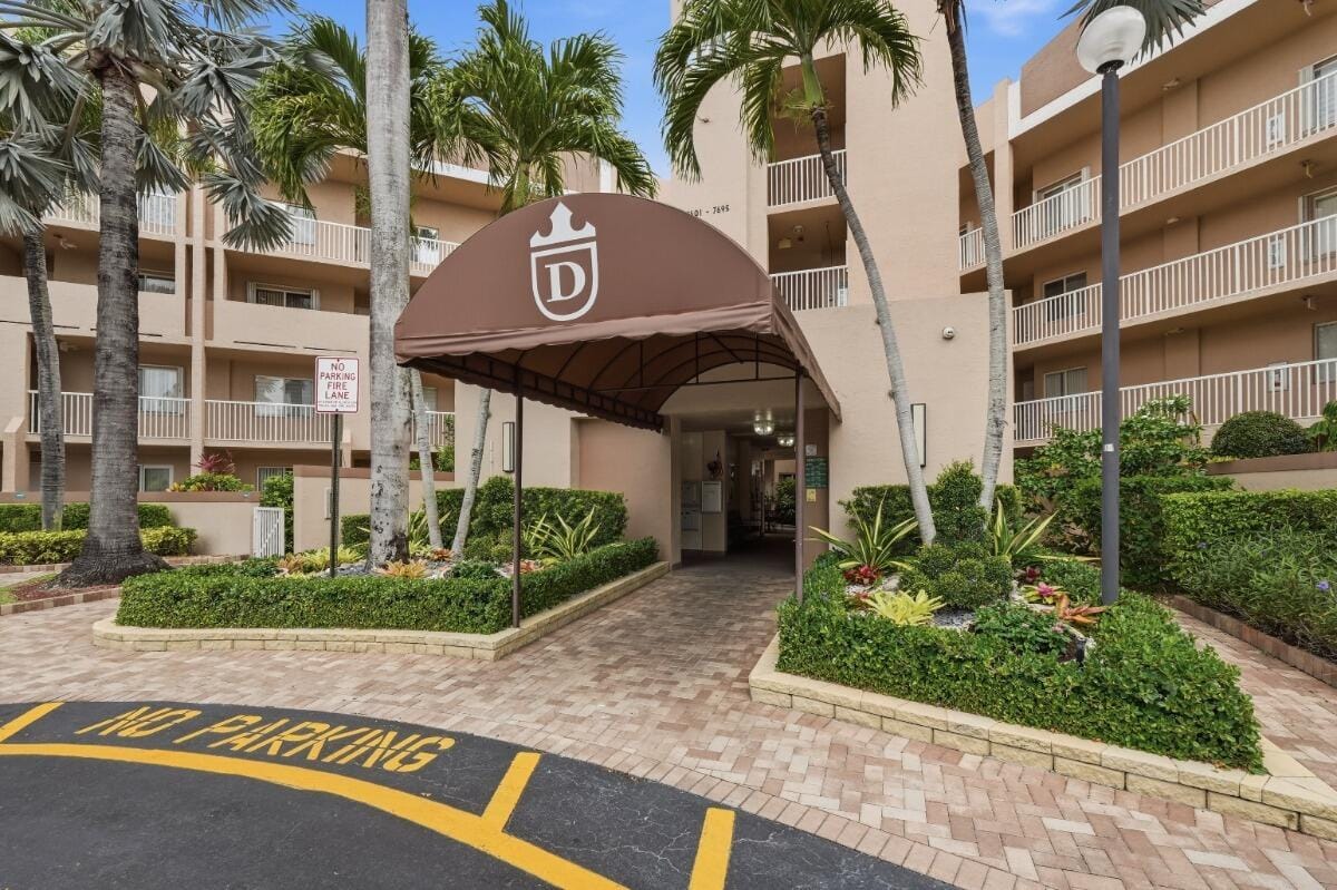 7649 E Granville Drive 301 — photo 2