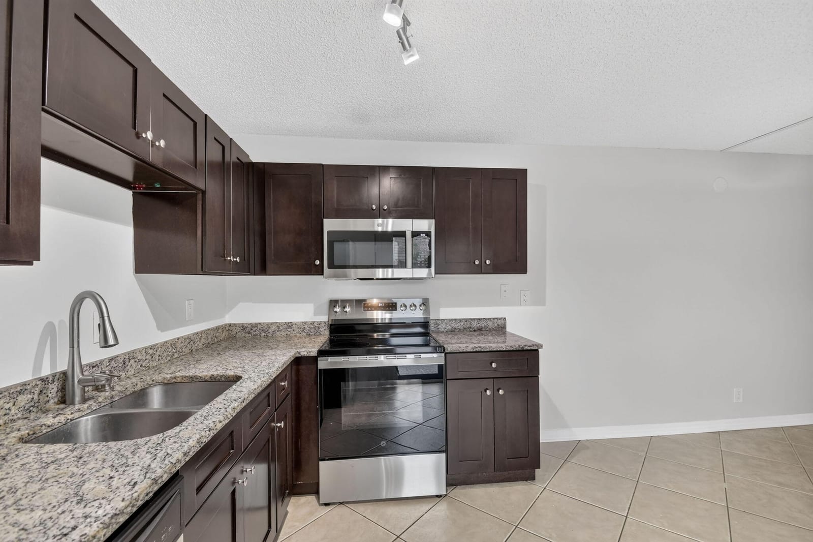 744 Springdale Circle, Palm Springs, FL 33461 photo 16