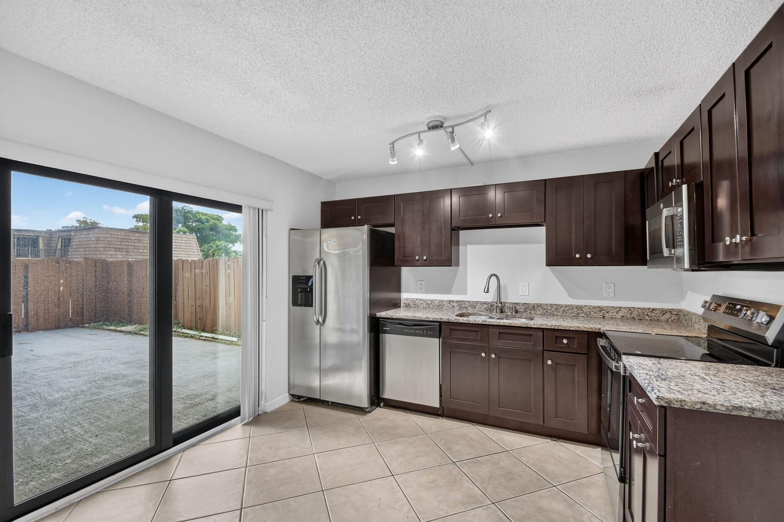 744 Springdale Circle, Palm Springs, FL 33461 photo 18