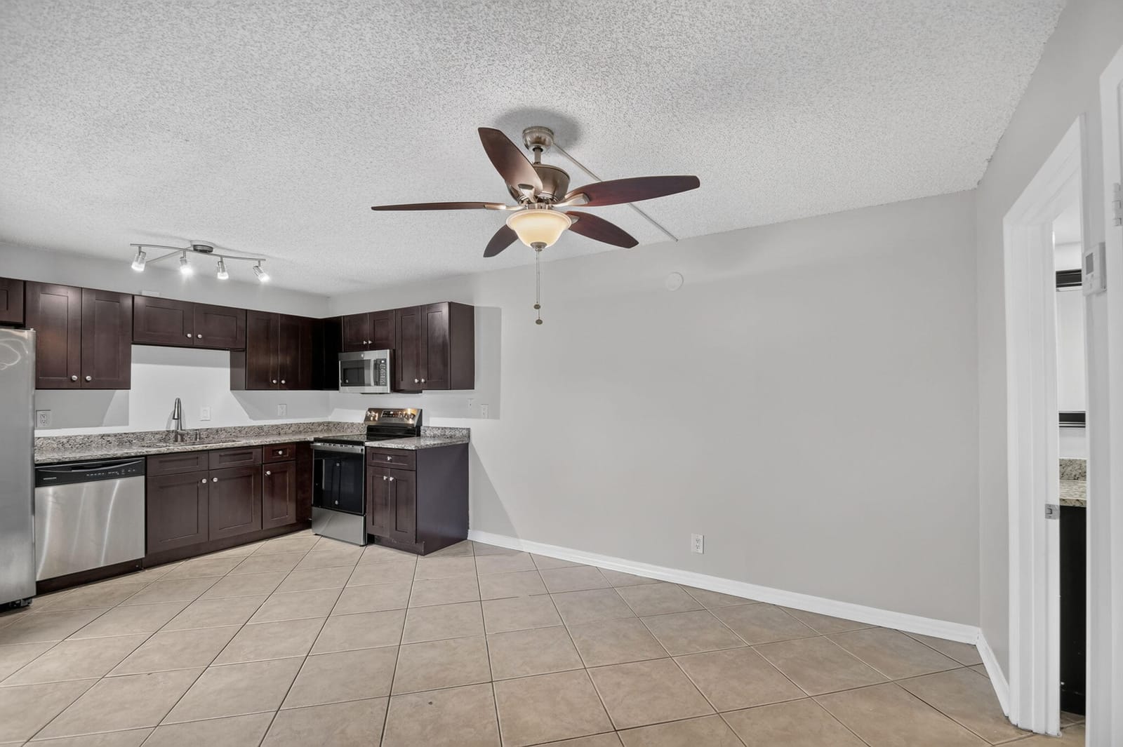 744 Springdale Circle, Palm Springs, FL 33461 photo 10