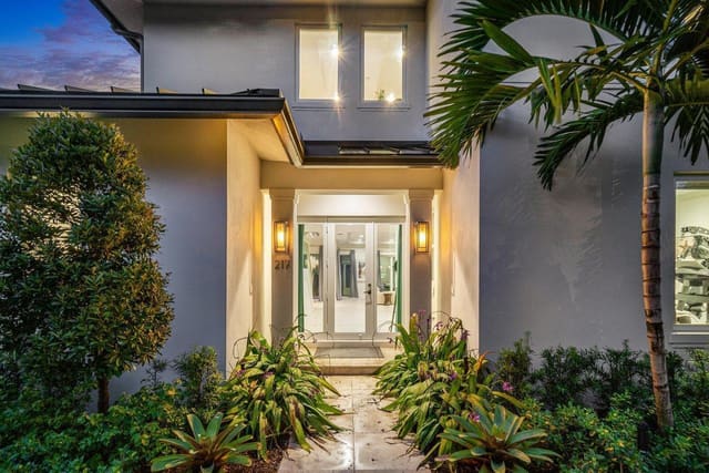 217 Gulfstream Boulevard, Boynton Beach, FL 33435