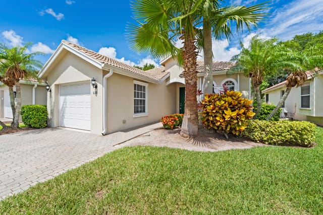 638 SW Treasure Cove, Lake Charles, Port St. Lucie, FL