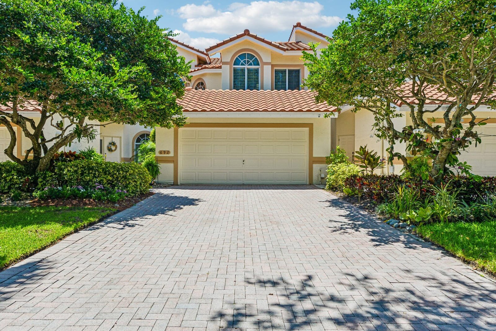 692 W Palm Aire Drive — photo 2