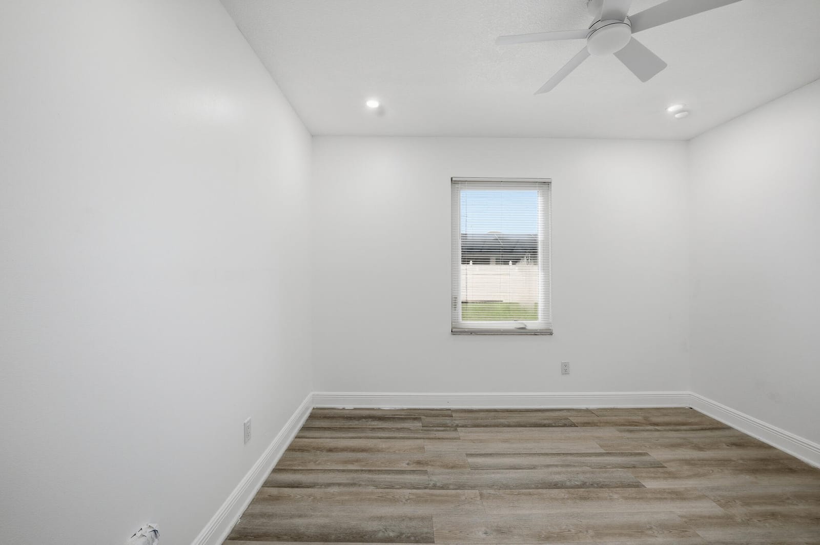 1051 SW Dubois Avenue — photo 11