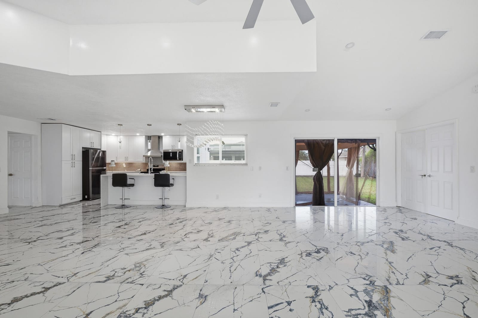 1051 SW Dubois Avenue — photo 4