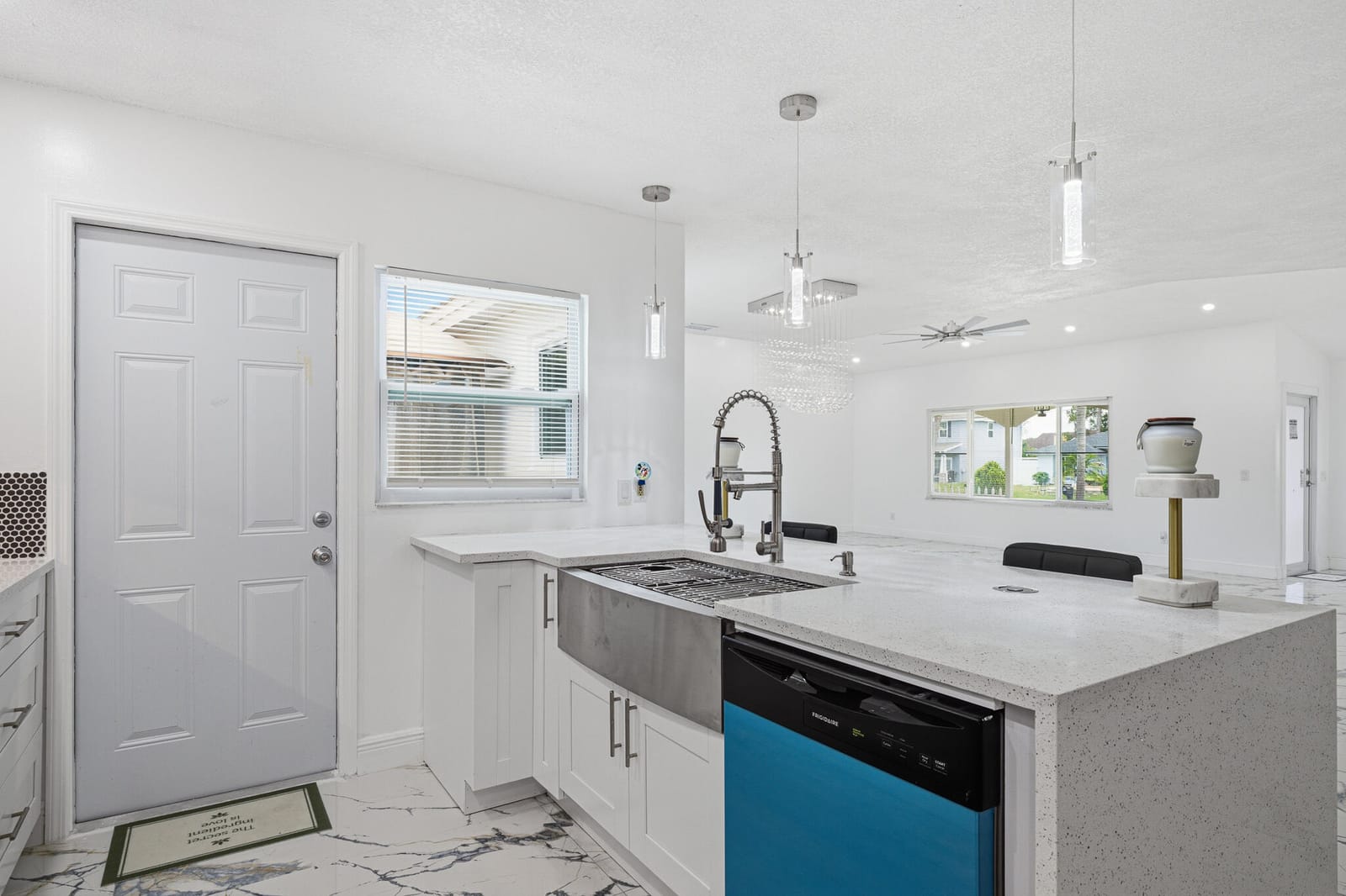 1051 SW Dubois Avenue — photo 7