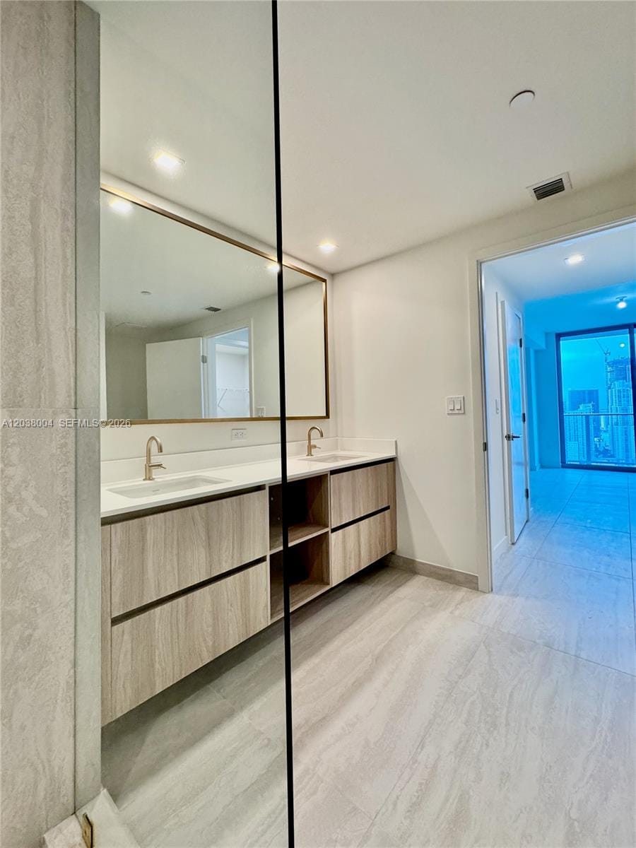 77 SE 5th Street 4002, Miami, FL 33131 photo 13